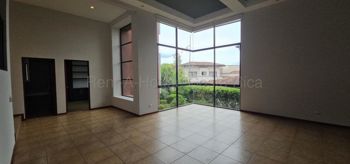 Alquiler de Casa en San Rafael de Escazú. RAH 27-472 in San Rafael, Escazú, San José — $5,000 - Photo 4 of 17
