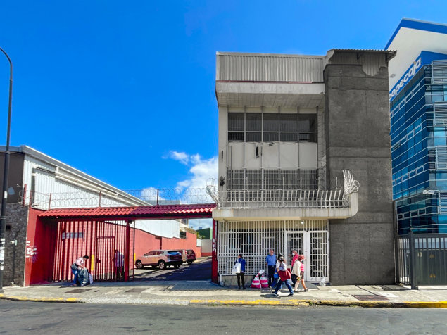 Se vende o alquila edificio con parqueo en el centro de San José (AD). in Catedral, San José — $7,250