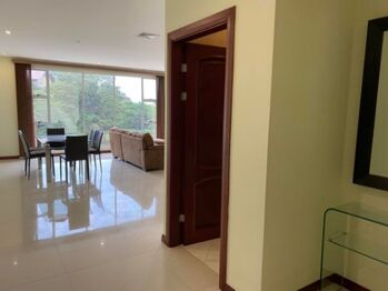 Se vende moderno apartamento en condominio en San Rafael Escazú 25-1722 en San Rafael, Escazú, San José — $350,000 - Foto 5 de 19