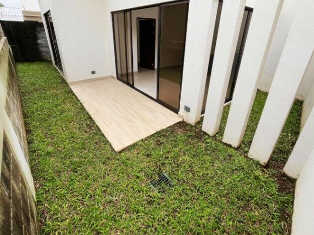 Venta de Hermosa Casa en San Isidro, Alajuela / Mls. 26-5 OFC JB in San Isidro, Alajuela — $190,000