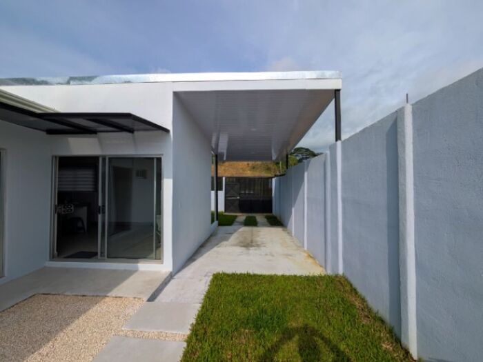 VENTA DE CASA NUEVA  EN QUEBRADA BONITA JACO - CERCA DEL NUEVO HOSPITAL  in Jacó, Garabito, Puntarenas — $150,000