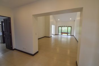 Casa de un solo nivel con 3 Habitaciones en Lindora in Pozos, Santa Ana, San José — $4,000 - Photo 4 of 35