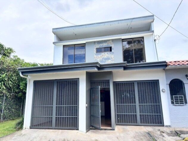 Venta de hermosa casa en Mercedes Norte Heredia en Mercedes, Heredia — ₡ 110 000 000