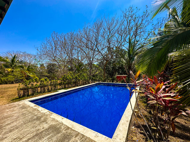 Quinta con piscina cerca del Peñón de Guacalillo in Jacó, Garabito, Puntarenas — $280,000 - Photo 3 of 22