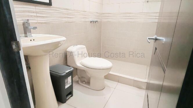 ¡Invertí o viví con comodidad cerca de Escazú! Apartamento en venta #26-1962 GS en San Felipe, Alajuelita, San José — $159,000