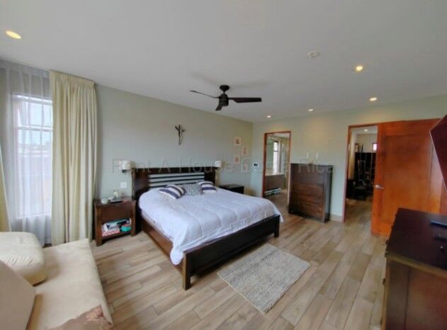 Venta de Casa en Montes de Oca-San Pedro. RAH 27-71 in San Pedro, Montes De Oca, San José — $575,000