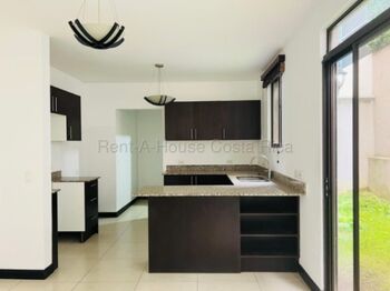 CASA EN VENTA EN HEREDIA ULLOA en Ulloa, Heredia — 108 000 000 ₡ - Foto 4 de 12