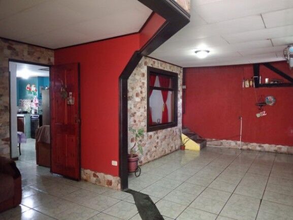 Se vende espaciosa casa en San Pablo de Heredia 26-617 en San Pablo, Heredia — $164,000