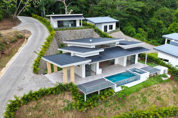 New Contemporary Home with Infinity Pool for Sale in Atenas in Mercedes, Atenas, Alajuela — $825,000