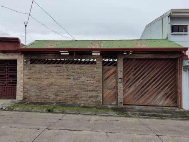 Venta de amplia casa con ubicación privilegiada en San Antonio de Coronado #25-1100 GS en Patalillo, Vázquez de Coronado, San José — $255,000