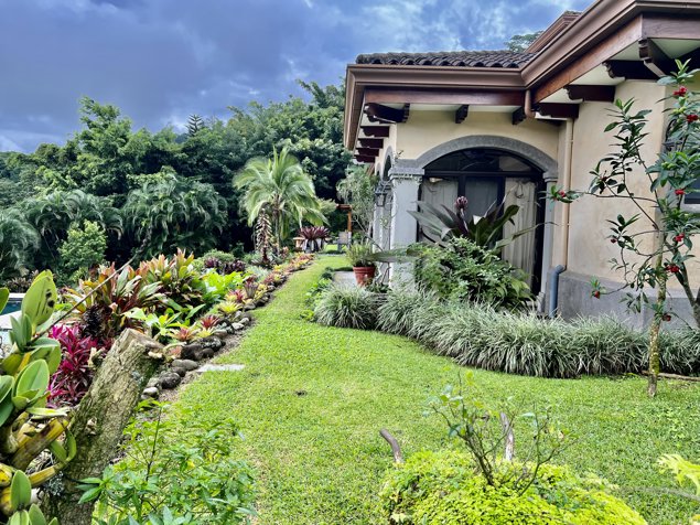 SE VENDE CASA  EN CIUDAD COLON en Colón, Mora, San José — $1,850,000 - Foto 3 de 111