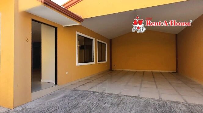 Casa de 2 niveles con 3 habitaciones en venta en San José #25-1458 GS en Uruca, San José — $230,000