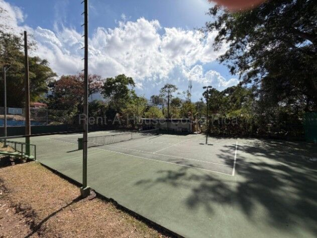 Venta club campestre exclusivo con piscina y cancha #26-1894 GS en Escazú, San José — $1,700,000