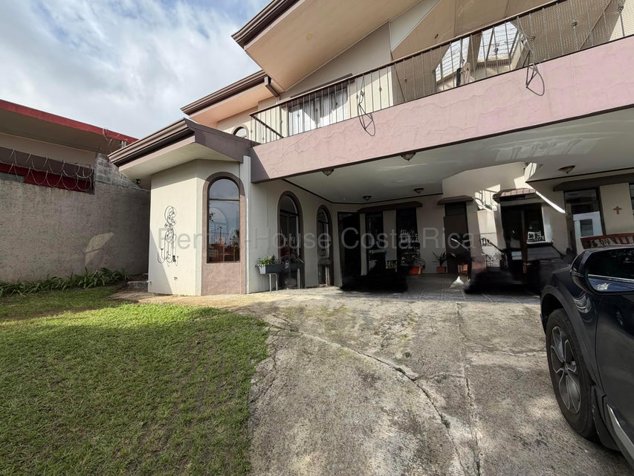 Alquiler de Casa de Lujo AMUEBLADA en San Isidro de Heredia. RAH 27-3 in San Isidro, Heredia — $1,800