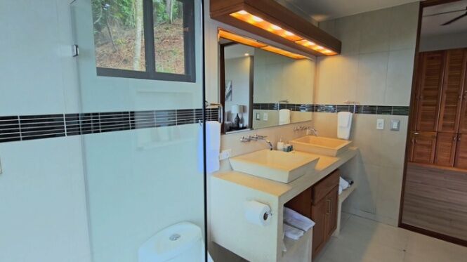 Casa en Venta/ House for sale in Uvita in Puntarenas — $525,000