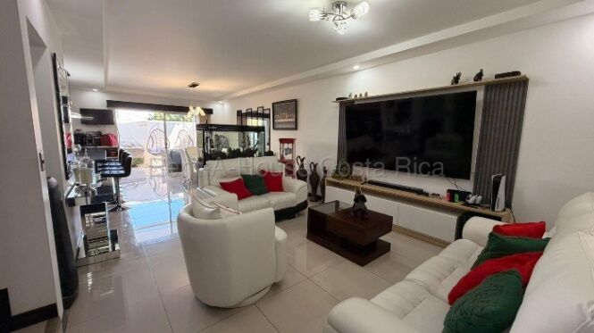 VENDO CASA EN CONDOMINIO VISTA CATEDRAL. HEREDIA. in San Miguel, Santo Domingo, Heredia — $290,000