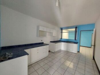 Se vende espaciosa casa con patio en Guadalupe de Goicoechea 26-580 en Guadalupe, Goicoechea, San José — $220,000 - Foto 5 de 22