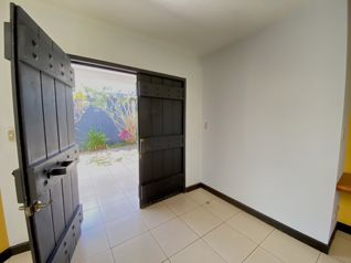 Venta - casa Independiente de Uso Mixto en Escazu. in San Rafael, Escazú, San José — $382,000 - Photo 4 of 60