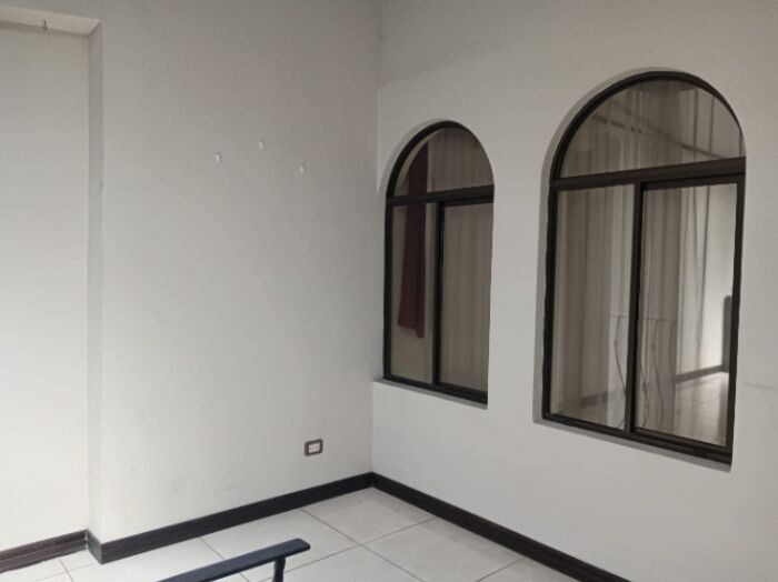 Hermosa casa uede ser suya en Tibas! in San Juan, Tibás, San José — ₡ 110 000 000
