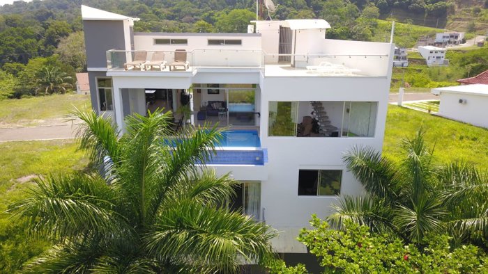 VENTA CASA EN PUNTA LEONA PARA 12 PERSONAS $800,000 VP-CLV275 in Jacó, Garabito, Puntarenas — $800,000 - Photo 2 of 16
