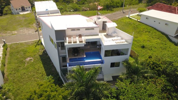VENTA CASA EN PUNTA LEONA PARA 12 PERSONAS $800,000 VP-CLV275 in Jacó, Garabito, Puntarenas — $800,000 - Photo 3 of 16