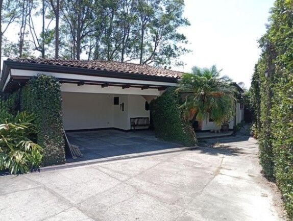 Se vende casa con mas de 2,100m2 en Lindora de Santa Ana 25-14983 in Santa Ana, San José — $900,000 - Photo 2 of 21