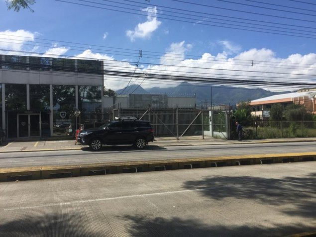 LOCAL SABANA SUR FRENTE A LA SABANA in Santa Ana, San José — $2,500