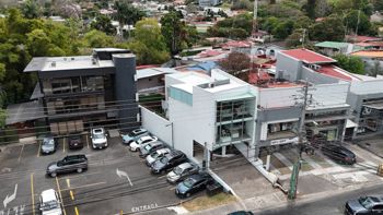 Local Comercial de 232m2 con Excelente Exposición Comercial en Escazú