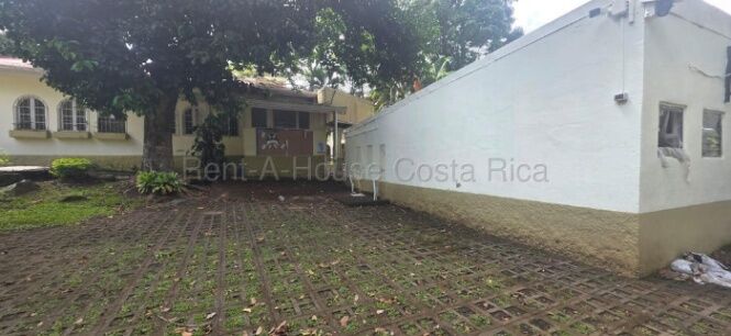 SE VENDE EDIFICIO PARA CENTRO EDUCATIVO/ HOSPEDAJE  en Santa Ana, San José — $1,500,000