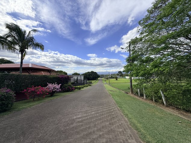 Casa en Residencial con piscina por Los Reyes in Guácima, Alajuela — $3,500 - Photo 2 of 31
