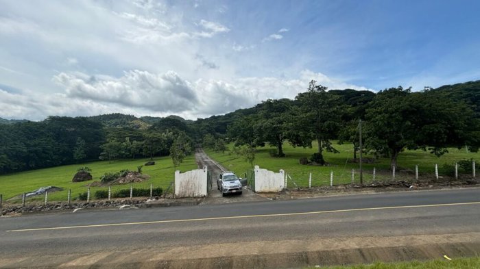 92,370m2 con casa de peon ideal para finca o urbanizar en Atenas, Alajuela — $2,771,100