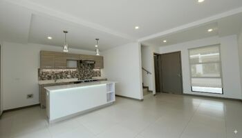 Alquiler de Casa en Condominio en San Antonio de De Escazú in San Antonio, Escazú, San José — $1,550 - Photo 4 of 31