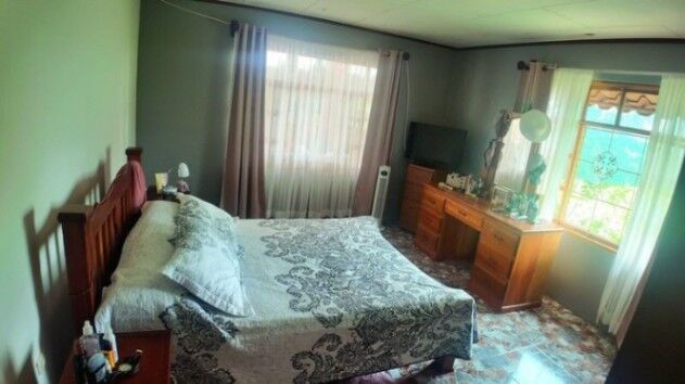 Encantadora casa en venta en Santa Elena del General. Amplio terreno. in San Isidro De El General, Pérez Zeledón, San José — $299,000