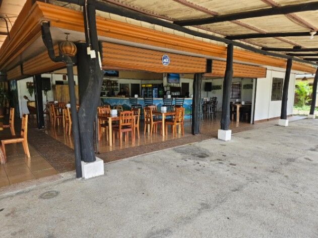 SE VENDE DE OPORTUNIDAD BAR, RESTAURANTE Y 2 APARTAMENTOS EN ATENAS.  en Escobal, Atenas, Alajuela — ₡ 135 000 000