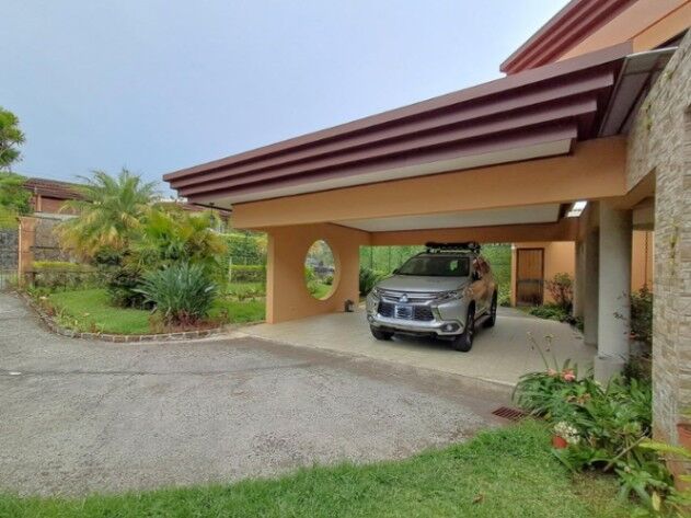 CASA EN VENTA EN SAN RAFAEL HEREDIA en San Rafael, Heredia — $975,000