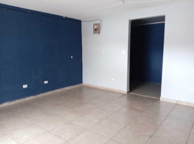 Venta de Excelente Local Comercial en Desamparados / Mls. 25-1595 OFC JB in Desamparados, San José — $193,000