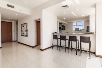 UN OASIS EN MEDIO DE LA CIUDAD en Escazú, San José — $403,079 - Foto 5 de 25