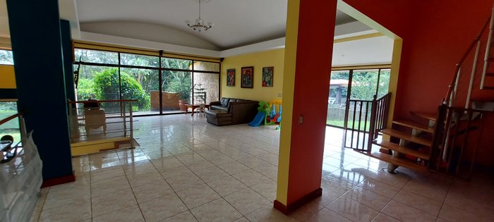 Casa en Venta en Naranjo, amplia y cómoda casa con finos acabados in Naranjo, Alajuela — $1,700,000 - Photo 2 of 39