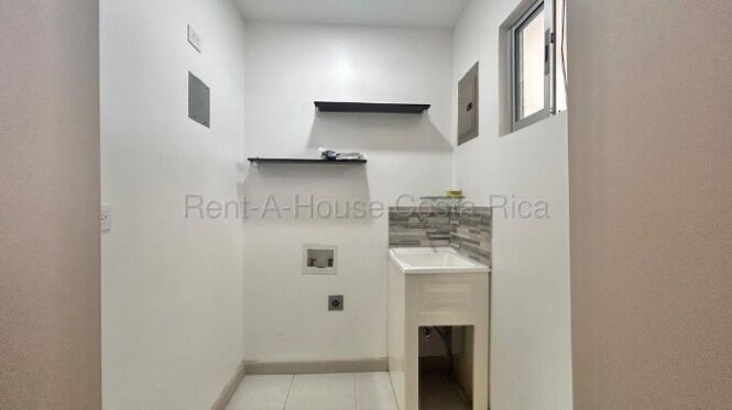 CASA EN VENTA EN ALAJUELA en San Antonio, Alajuela — ₡ 69 000 000