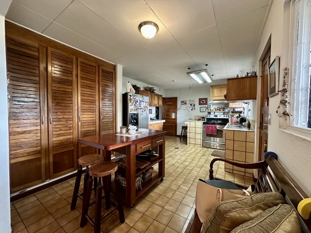 Venta CASA con AMPLIO TERRENO Y VISTA, ESCAZÚ (FAU) en San Antonio, Escazú, San José — $425,000 - Foto 3 de 18