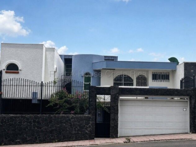Venta de Propiedad con Uso Mixto en San Vicente de Moravia, Los Colegios. RAH 27-9 en San Vicente, Moravia, San José — ₡ 162 500 000