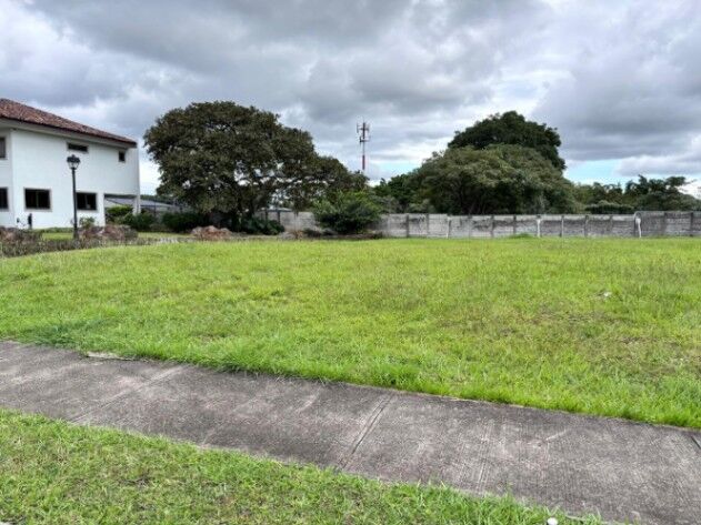 SE VENDE LOTE EN CONDOMINIO LA GUÁCIMA ALAJUELA in Guácima, Alajuela — ₡ 50 000 000