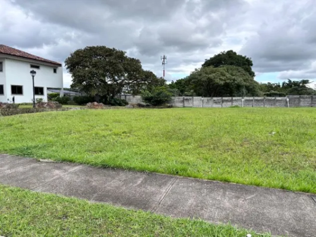 SE VENDE LOTE EN CONDOMINIO LA GUÁCIMA ALAJUELA in Guácima, Alajuela — ₡ 50 000 000