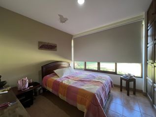 Venta de casa rodeada de jardines con excelente ventilación en zona céntrica #26-1295 GS en San Rafael, Escazú, San José — $850,000 - Foto 4 de 11