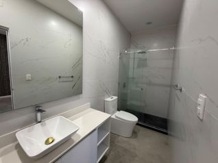 ALQUILER DE LUJO EN UNA SOLA PLANTA - CONDOMINIO SANTA ANA BOULEVARD en Pozos, Santa Ana, San José — $4,200 - Foto 4 de 22