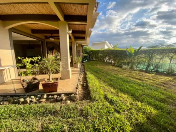 Visite la propiedad y haga esta su nuevo hogar. OFC/AD in Ulloa, Heredia — $430,000
