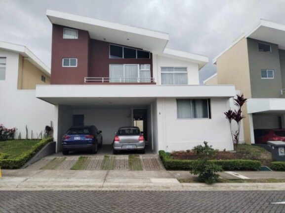 Venta de Magnifica Casa en Sabanilla, Montes de Oca / Mls. 26-905 OFC JB in Sabanilla, Montes De Oca, San José — $450,000