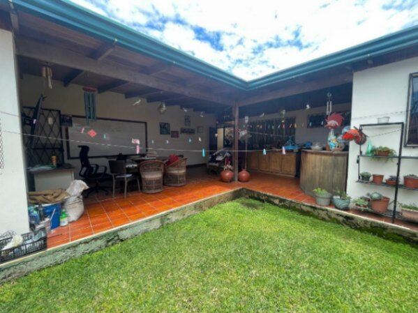 RAH presenta  esta encantadora casa de un nivel en venta OFC/AD in San Juan, Tibás, San José — $298,000