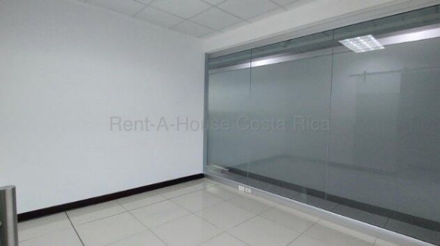 Alquiler de Oficina en Torre Comercial de Plaza Murano-Santa Ana. RAH 26-1978 PISO 2 in Santa Ana, San José — $1,463
