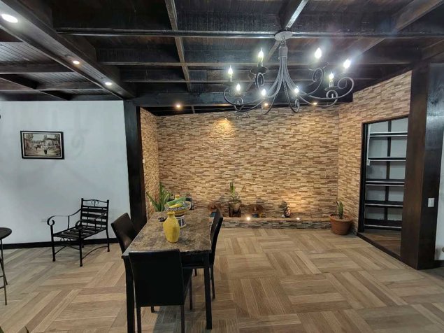 VENDO HERMOSA CASA, USO MIXTO, GUADALUPE in Guadalupe, Goicoechea, San José — ₡ 89 000 000 - Photo 2 of 47
